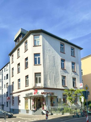 KBockenheim: Kernsanierte 2-Zimmer-Altbauwohnung mit Gemeinschaftsterrasse im Garten