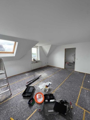 Erstbezug nach umfangreicher Renovierung! Helle 3.5 Zimmer DG Wohnung mit Süd-Balkon in Erkelenz
