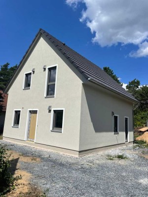 Jetzt besichtigen – Neubau-EFH in Coswig mit großem Garten!