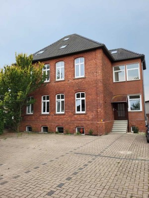 Wohnen im Hochparterre: Sanierter Altbau in Bückeburg