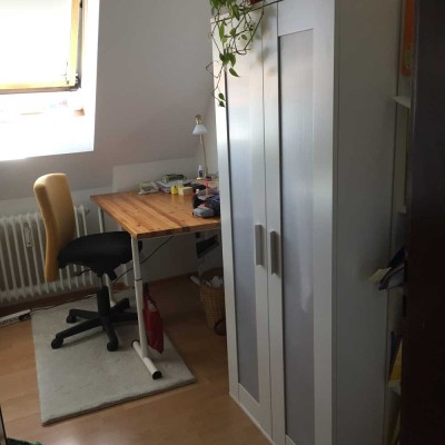Hübsche 2,5 Zimmer Wohnung mit Dachterrasse und Einbauküche