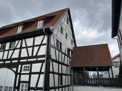 Schöne Denkmalschutzwohnung mit eigener Terrasse