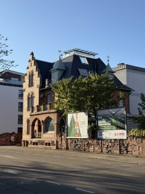 Exklusive Dachgeschosswohnung mit Dachterrasse in historischer Altbauvilla