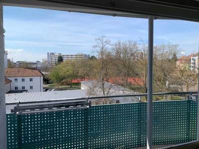 Wohnung in Renovierung mit Balkon und Keller 4-Zimmer-Wohnung in Schweinfurt, 4.OG Verfügbar ab Juli