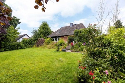 Wohnen in ruhiger Lage in Deinem Einfamilienhaus mit Vollkeller und Garten