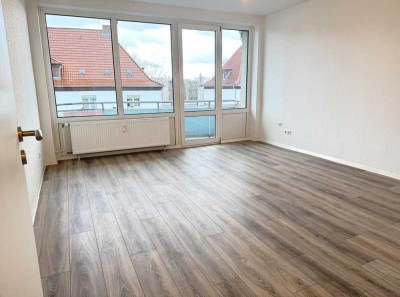 * FRISCH RENOVIERT * für die kleine Familie/Homeoffice/Paare * mit Balkon * kleine Küche * ab SOFORT