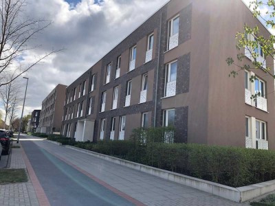 **Verfügbar ab 01.06! Lichtdurchflutete Wohnung mit EBK und Terrasse!!**