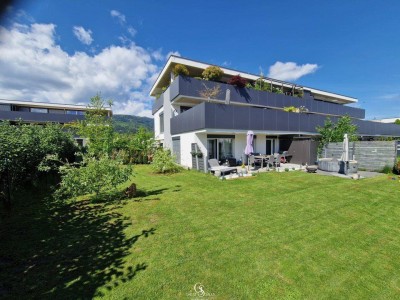 Sonniger Gartentraum im Neubau: 3 Zimmer, Terrasse, Garten und Carports!