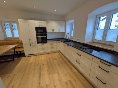 2,5-Zimmer-EG-Wohnung mit großer Terrasse & Garten in zentraler Lage – Roding/Mitterdorf