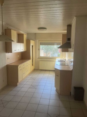 Zwei zimmerwohnung in Gau-Algesheim mit kleinem Vorgarten und Pool Mitbenutzung