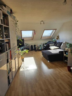 Schicke & geräumige DG-Wohnung mit Einbauküche im Zentrum vom WAT - ideal für Paare & Singles