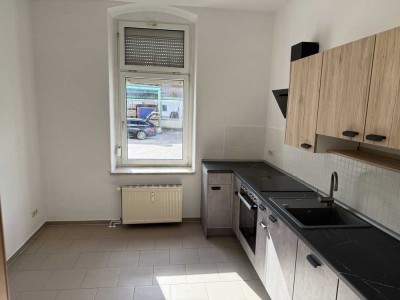 Große 2,5-Raum-Wohnung mit EBK, großem Bad und Stellplatz