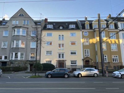 Stilvolle, geräumige 2-Zimmer-Wohnung mit Balkon In Düsseldorf