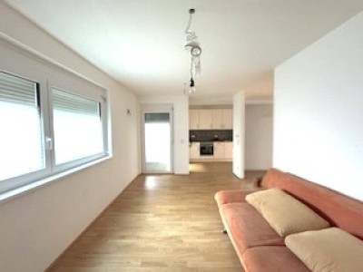 MODERNE 1-ZIMMER-WOHNUNG MIT LOGGIA IM EG