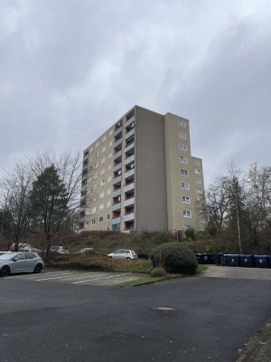 Frisch renovierte 2-Zimmer Wohnung mit Balkon hoch über Fulda ab sofort verfügbar