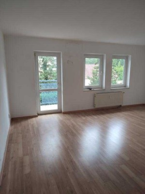 renovierte 1-Raum-Wohnung mit Balkon und Stellplatz