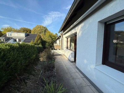 helle Wohnung mit Balkon im ersten Obergeschoss