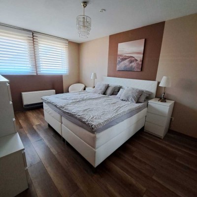 Ansprechende und neuwertige 4-Raum-DG-Wohnung mit EBK in Sulzfeld