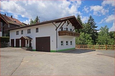 Zweifamilienhaus mit praktischen Nutzungsmöglichkeiten und naturnahem Flair