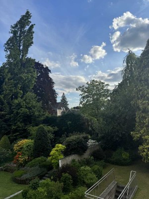 Stilvoll wohnen – Moderne Wohnung mit Balkon und Blick ins Grüne