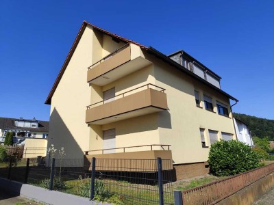 Stilvolle, gepflegte 4-Zimmer-Dachgeschosswohnung mit Balkon in Kleinheubach