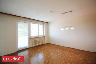 3-Zimmer-Wohnung mit Potenzial – Im sanierten Gebäude, mit Loggia, Garten und Stellplatz
