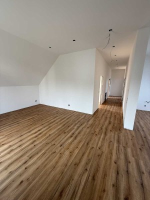 Neubau 3,5-Zimmer-Wohnung mit Balkon in Bürstadt
