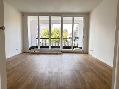 Neusanierte helle 1-Zimmer-Wohnung mit Balkon