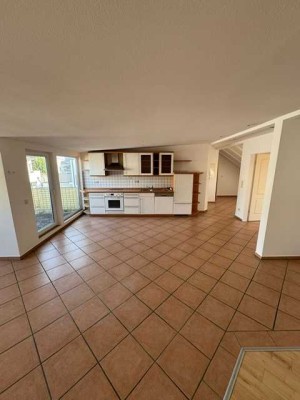 Provisionsfreie helle 2-Zimmer Dachgeschosswohnung mit Balkon in Hürth