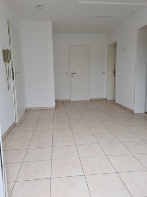 Vollständig renovierte 2,5-Raum-DG-Wohnung mit Balkon in Offenbach