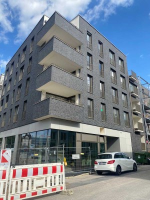 Erstvermietung 2,5-Zimmer-Hochparterre-Wohnung Neubau mit Terasse & Loggia