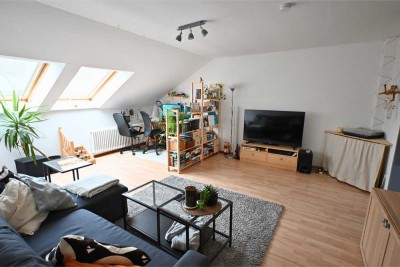 Charmante Dachgeschosswohnung in ruhiger Lage