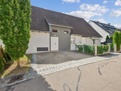 Kernsaniertes Einfamilienhaus mit Scheune, 2 Garagen und barrierefreiem Erdgeschoss in Haiterbach