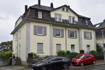 Geschmackvolle Altbauwohnung, gehobene Wohnlage, ruhig, zentral gelegen