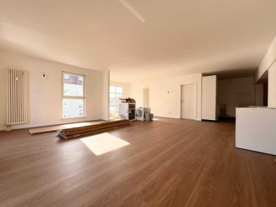 Erstbezug nach Renovierung - Attraktive 4-Zimmer-Wohnung mit Loft-Charakter, Balkon und Einbauküche