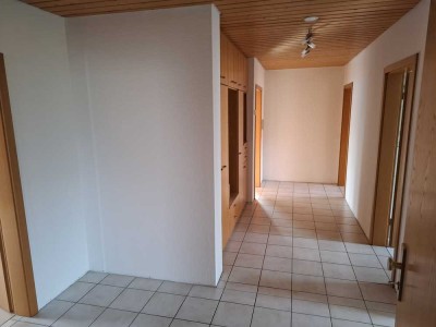 4-Zimmer-Dachgeschosswohnung mit Balkon und EBK in Pliezhausen