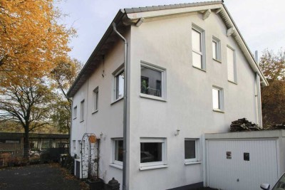 Moderne Doppelhaushälfte aus 2014 mit Garten, Garage und Stellplatz in Stadtrandlage von Moers