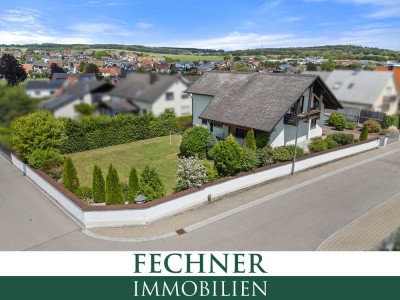 Flexible Nutzung als Ein- oder Zweifamilienhaus! Ruhige Lage - großes Eckgrundstück - Doppelgarage!