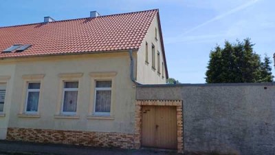 Ruhig gelegene Doppelhaushälfte für die Familie, mit Garten und Garage