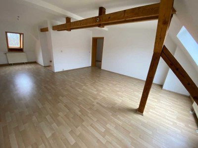 Tolle Dachgeschoßwohnung in beliebter Wohngegend von Zwickau - Jetzt anschauen!