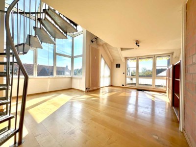 Helle 2,5-Zimmer-Maisonette-Wohnung mit Balkon & EBK in München Moosach