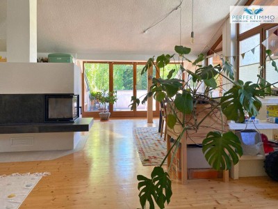 Schöne 3-Zimmer-Wohnung mit traumhafter Dachterrasse, Balkon und 2 Carport-Plätzen