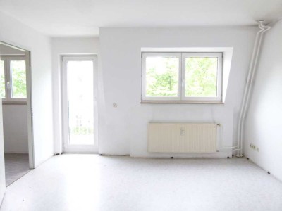 Praktisch geschnittene Dachgeschosswohnung! 2 Zimmer mit Balkon, ideal für junge Paare