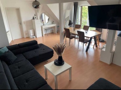 Helle, schöne 3,5 - 4-Zimmer-Wohnung in Leipzig