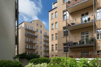 Hochwertig sanierte 2-Zimmer-Wohnung (Hofgebäude) im ehemaligen Ring-Messehaus !