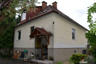 Einfamilienhaus in Wiener Neustadt in sehr guter Lage auch für 2 Familien geeignet - sanierungsbedürftig