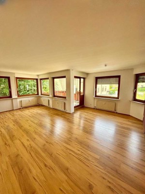 Perfekt geschnittene 2-Zimmer-Wohnung mit Balkon, Stellplatz & Einbauküche in Plattenhardt