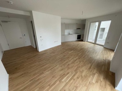 Neubau- Rollstuhlgerechte 3-ZKB-Wohnung mit Einbauküche und Balkon