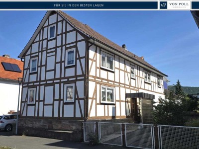 Zweifamilienhaus mit Einliegerwohnung, schönem Garten und Garage