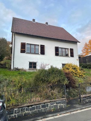 Einfamilienhaus in guter Lage im reinen Wohngebiet von Biedenkopf - stark Renovierungsbedürftig